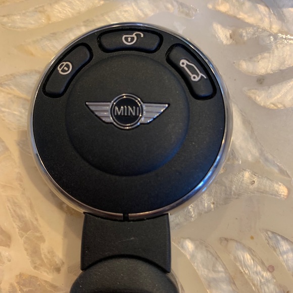 3 Mini Cooper Keyless Remote Controls. - Picture 2 of 2